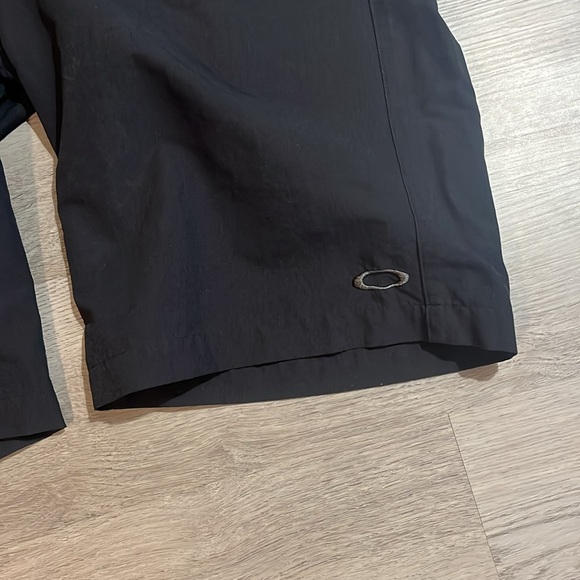 Oakley men’s size 32 black shorts - Picture 2 of 4